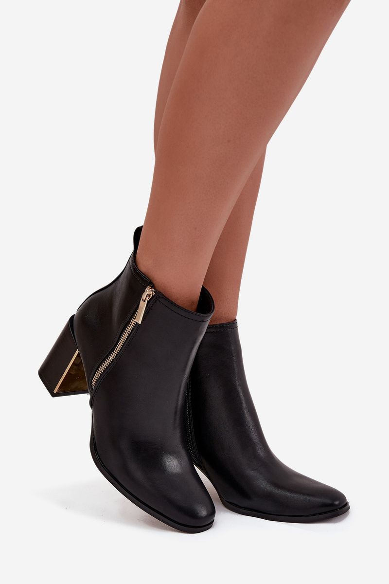 Schwarze Stiefelette mit Blockabsatz aus Kunstleder