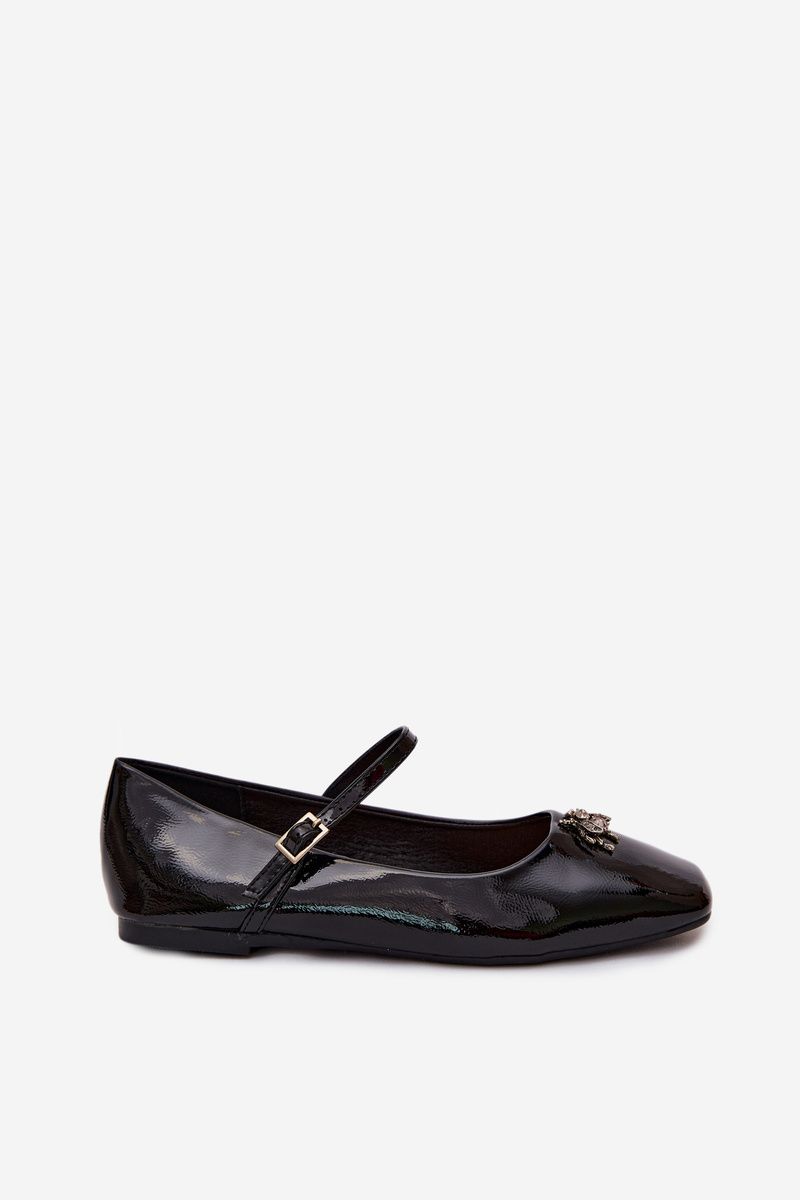 Lackierte Ballerinas mit Riemen und Zierapplikation aus Kunstleder, schwarz