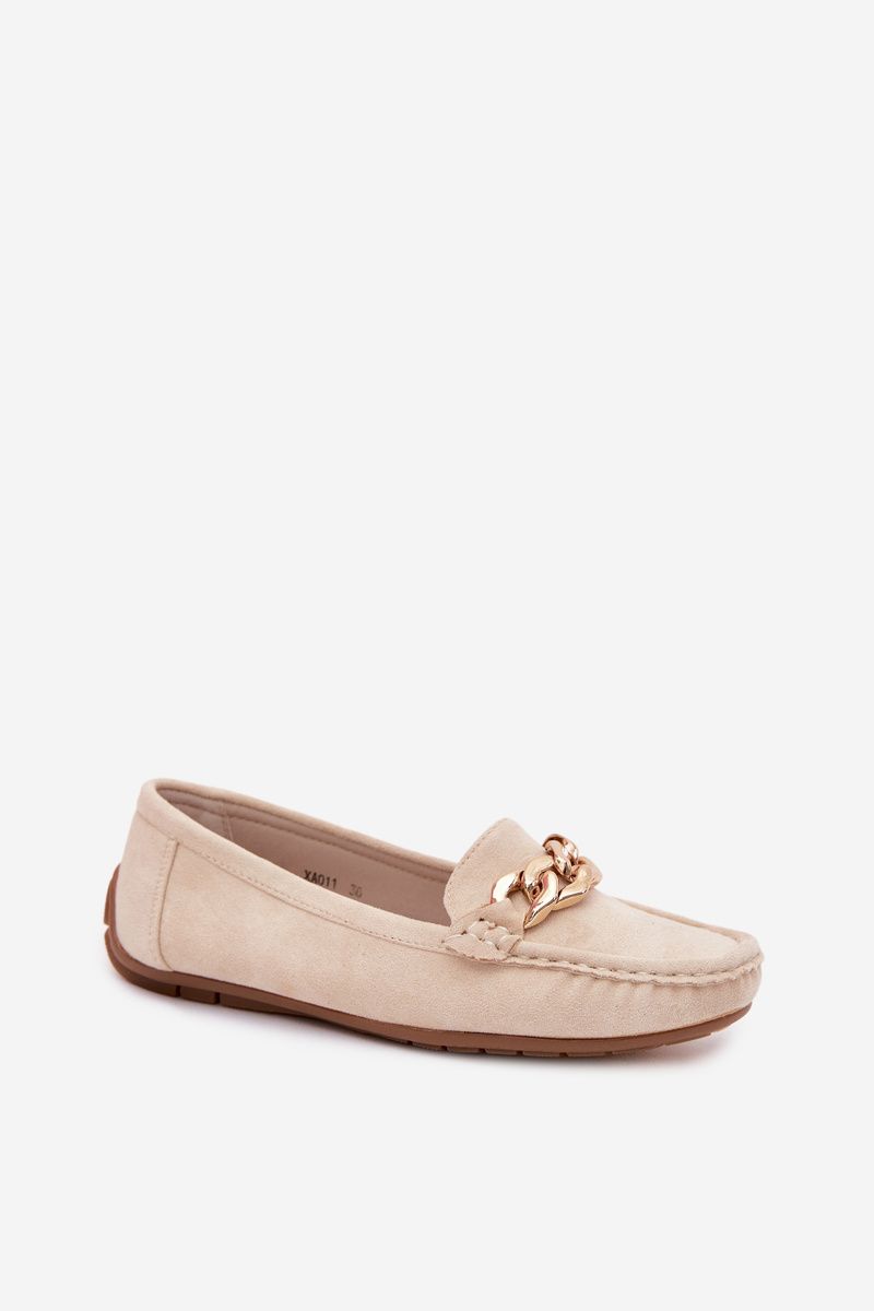 Beige Mokassins mit goldener Kette aus Wildlederimitat