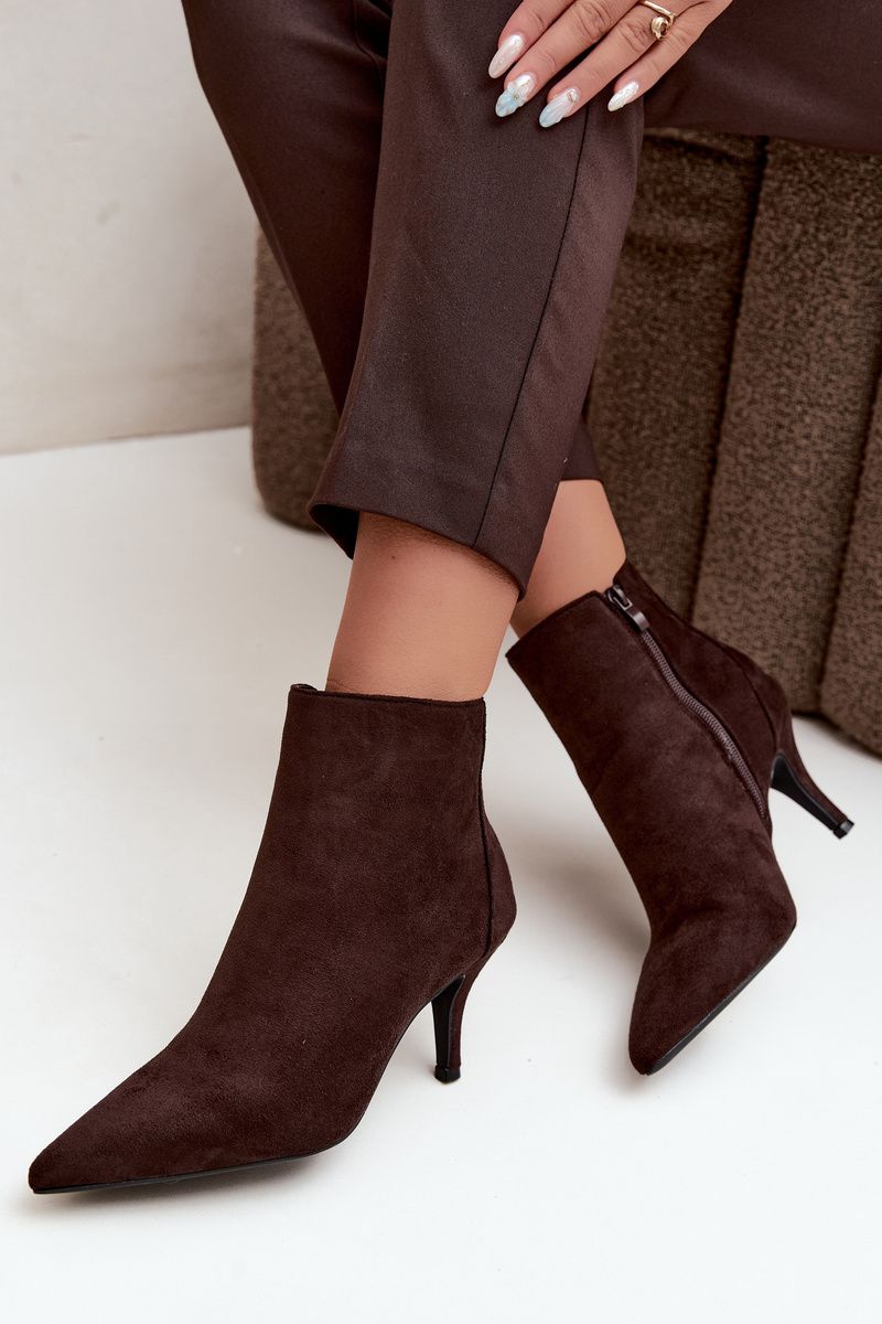 Stiefelette mit Stiletto-Absatz aus braunem Kunstveloursleder