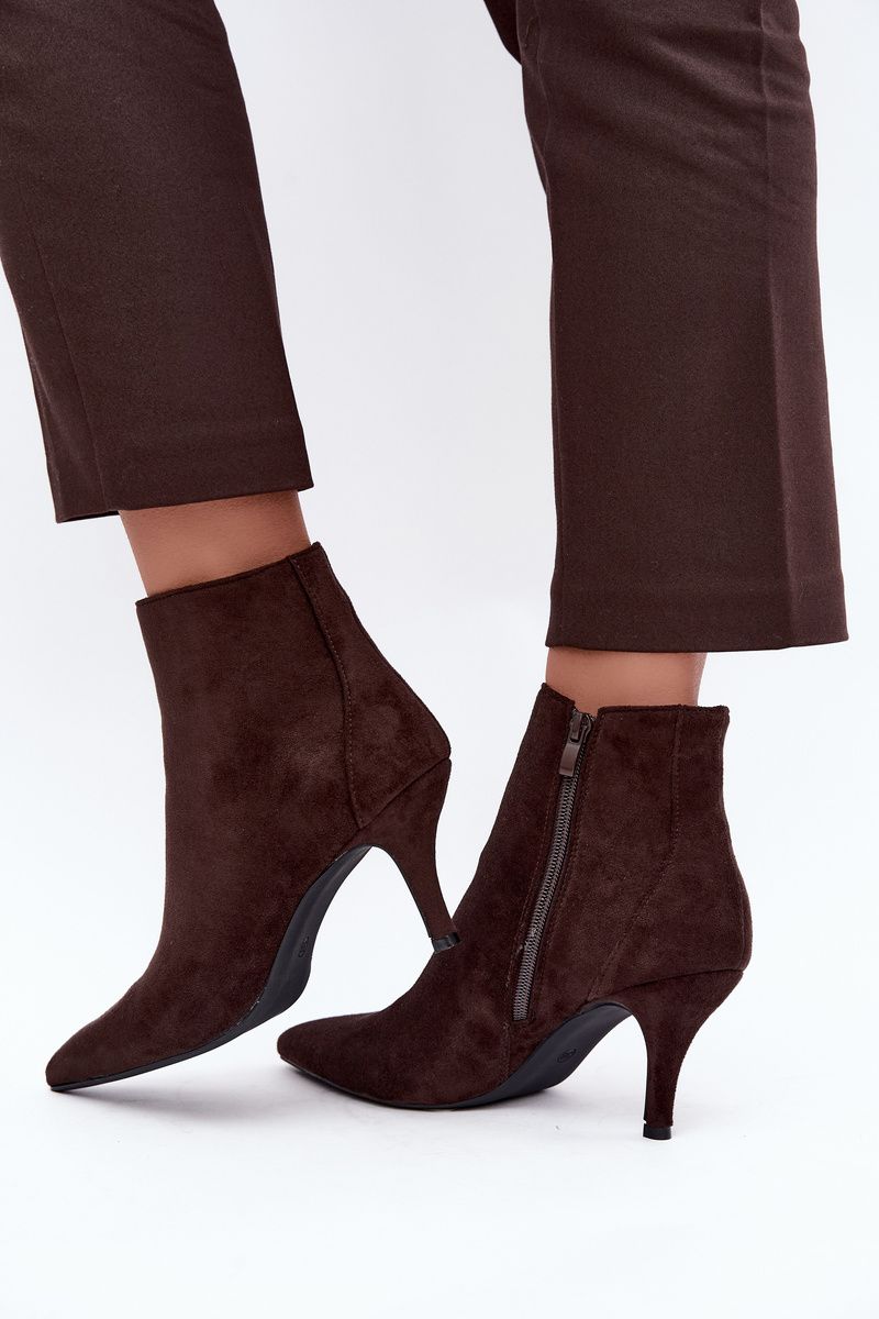 Stiefelette mit Stiletto-Absatz aus braunem Kunstveloursleder