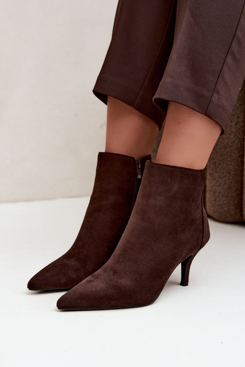 Stiefelette mit Stiletto-Absatz aus braunem Kunstveloursleder