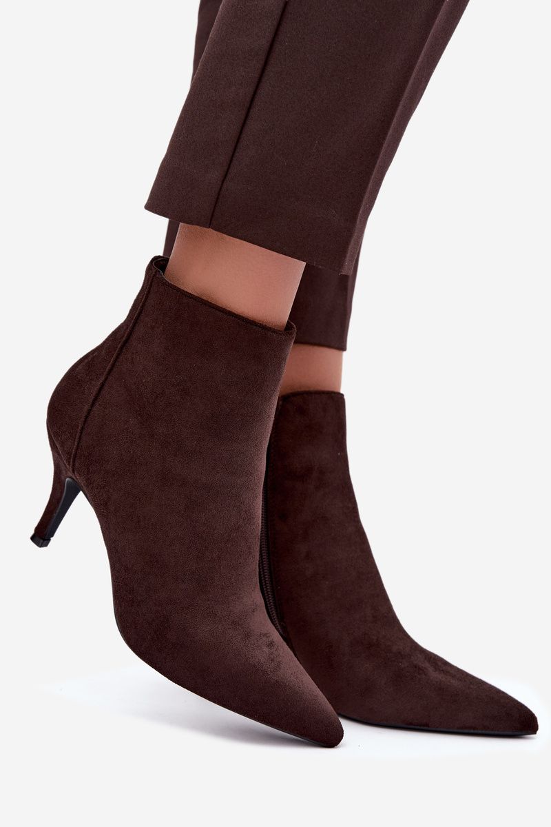 Stiefelette mit Stiletto-Absatz aus braunem Kunstveloursleder