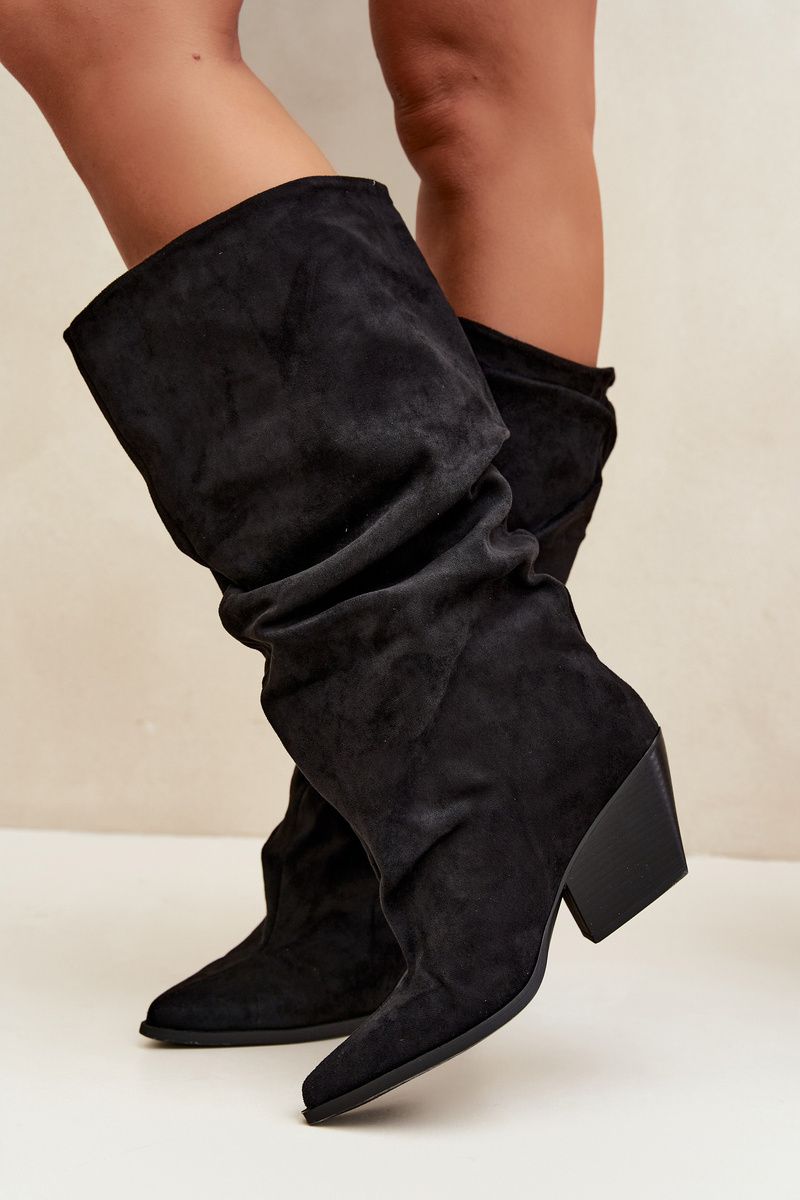 Stiefeletten aus Veloursleder mit gerafftem Schaft und Absatz, schwarz