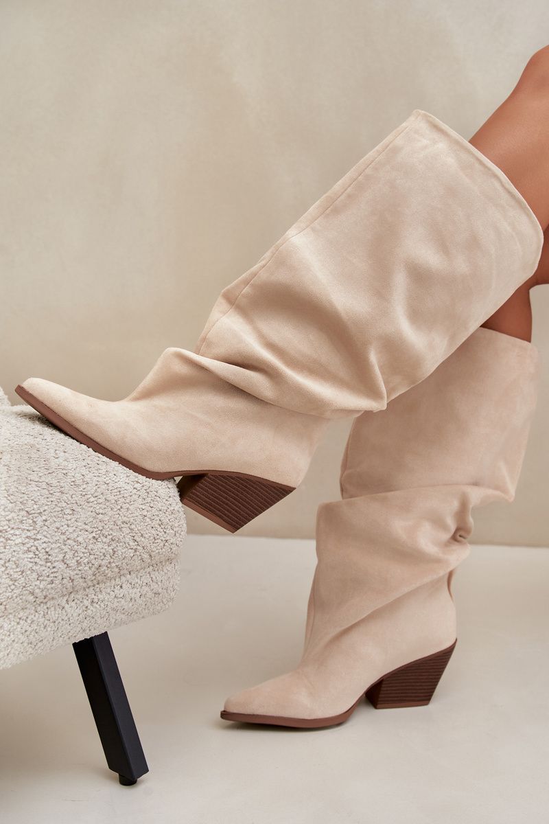 Beige Stiefel aus Veloursleder mit gerafftem Schaft und Absatz