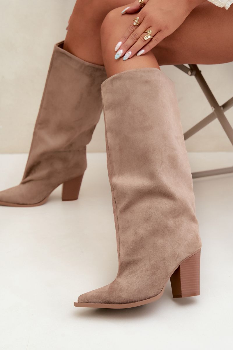 Beige Stiefel aus Veloursleder mit Blockabsatz