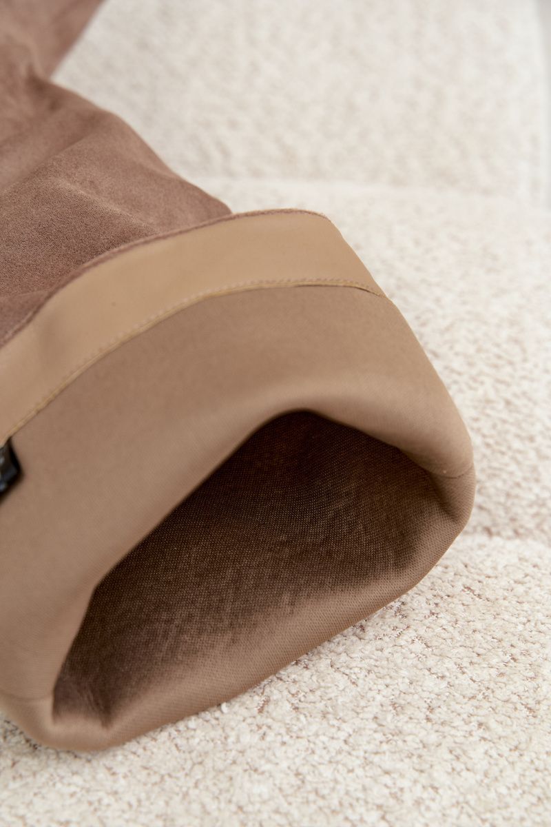 Beige Stiefel aus Veloursleder mit Blockabsatz