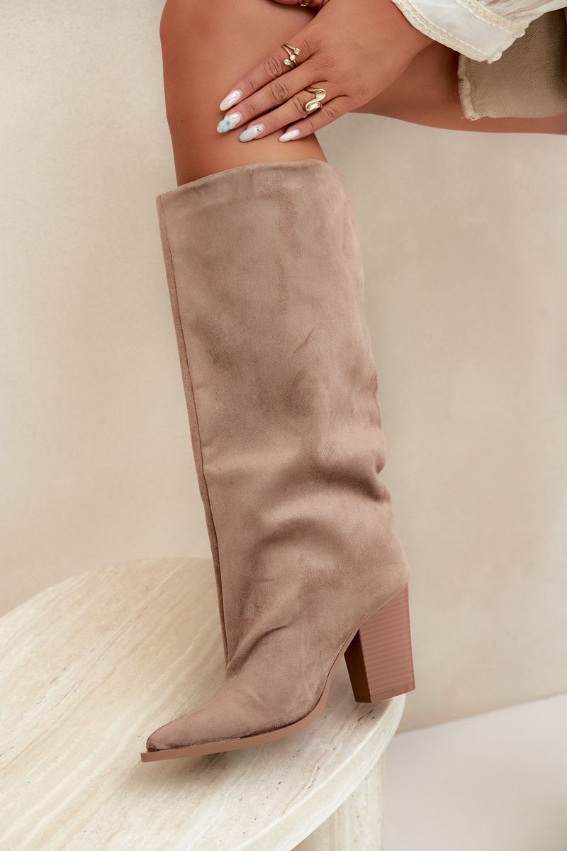 Beige Stiefel aus Veloursleder mit Blockabsatz