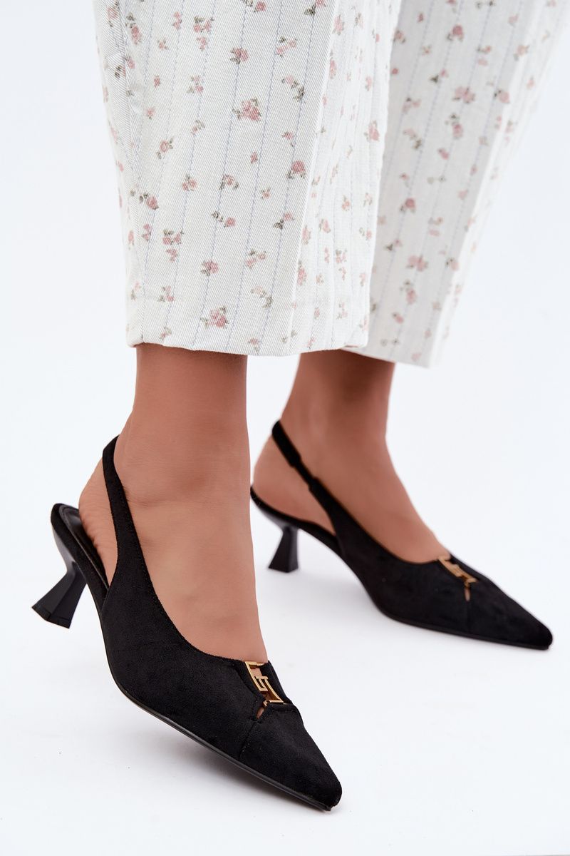 Schwarze Pumps mit offener Ferse und dekorativem Detail