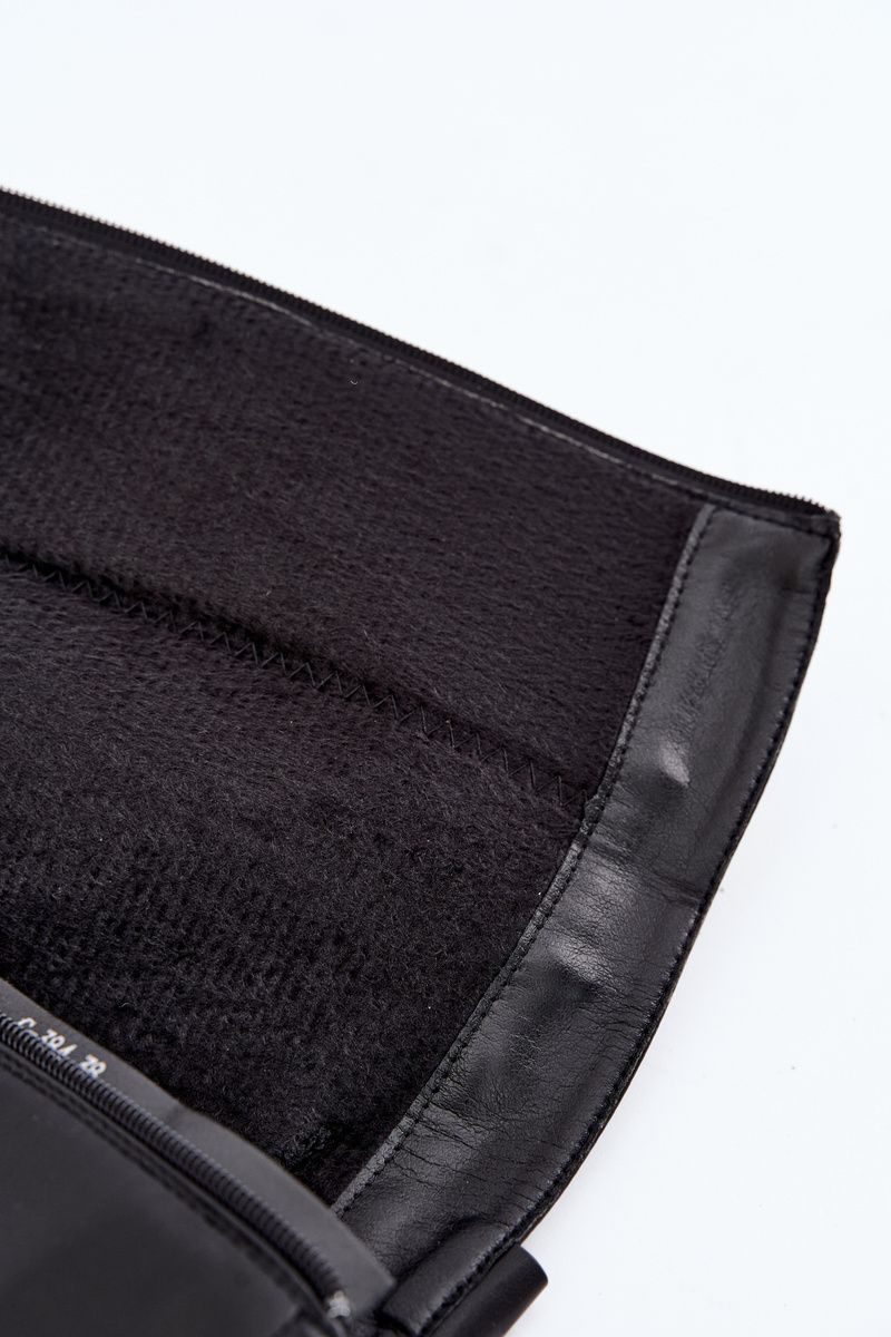 Gefütterte schwarze Stiefel mit Blockabsatz aus Kunstleder