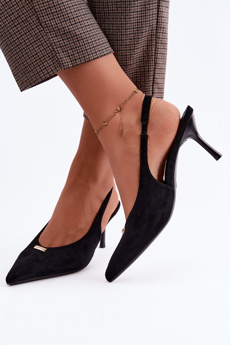Schwarze Pumps mit offener Ferse und goldenem Detail am Stilettoabsatz