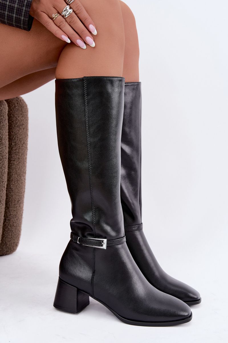 Gefütterte Lederstiefel mit Blockabsatz und Schnalle, schwarz