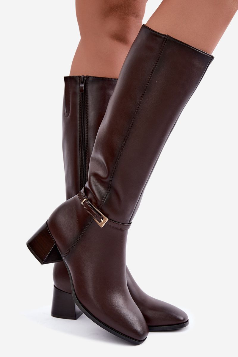 Gefütterte Lederstiefel mit Absatz und Schnalle, braun