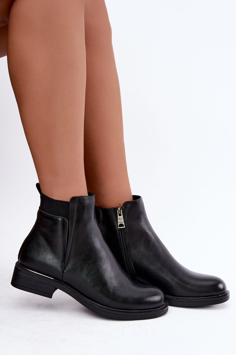 Gefütterte schwarze Stiefelette aus Kunstleder mit flachem Absatz