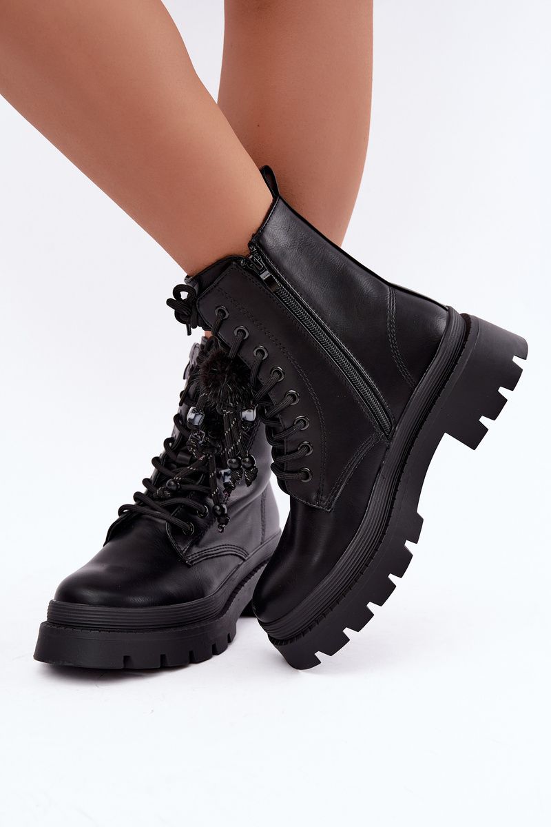 Schwarze Ankle-Workery mit Plateau und dekorativem Bommel