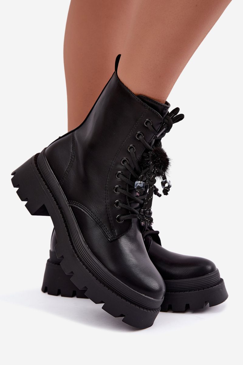 Schwarze Ankle-Workery mit Plateau und dekorativem Bommel