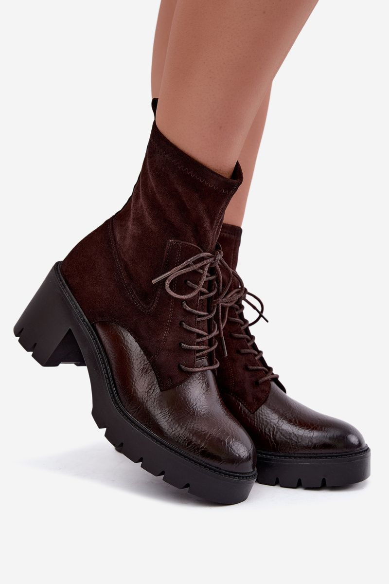 Braune Stiefelette mit Blockabsatz aus Kunstleder und Wildleder