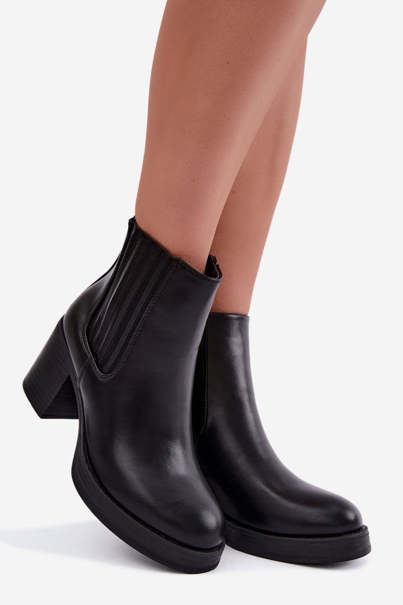 Gefütterte schwarze Stiefelette mit Blockabsatz aus Kunstleder