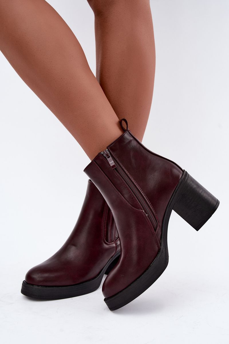 Gefütterte bordeauxrote Stiefelette mit Blockabsatz