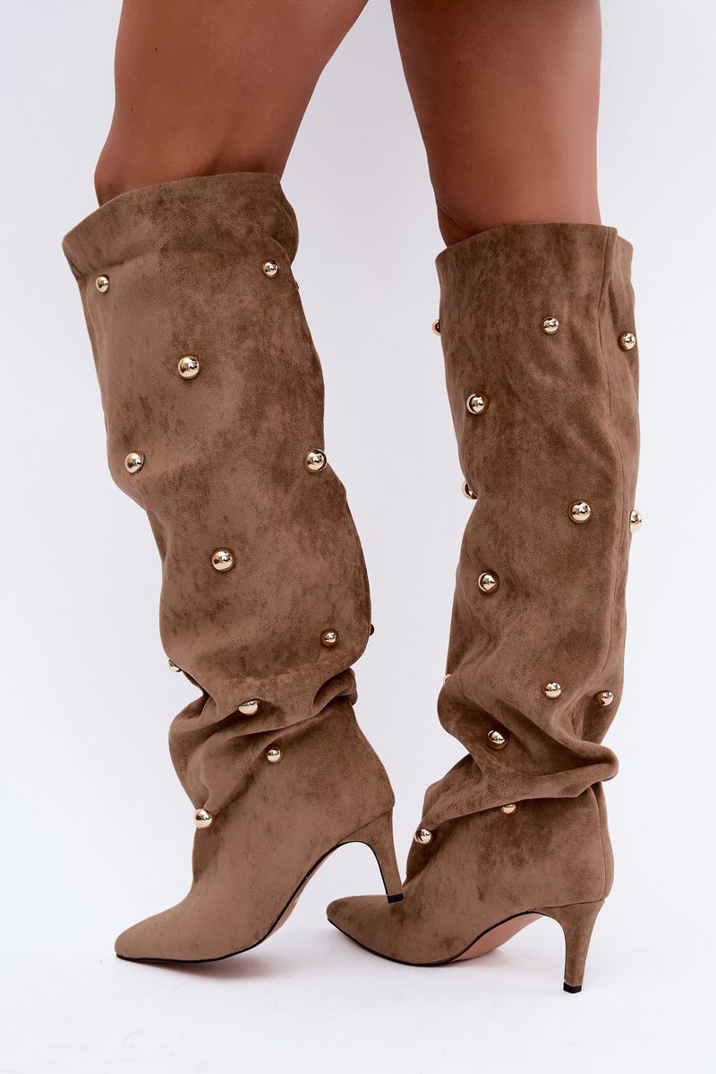 Beige Overknee-Stiefel mit Stilettoabsatz und goldenen Details