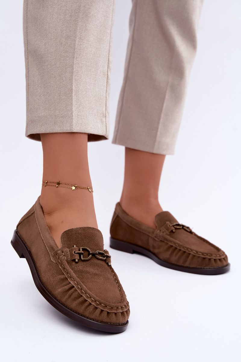 Veloursleder-Mokassin mit Raffung und Zierde, beige