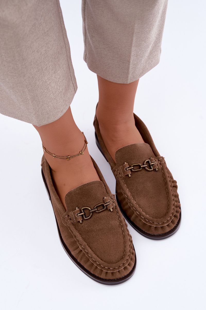 Veloursleder-Mokassin mit Raffung und Zierde, beige