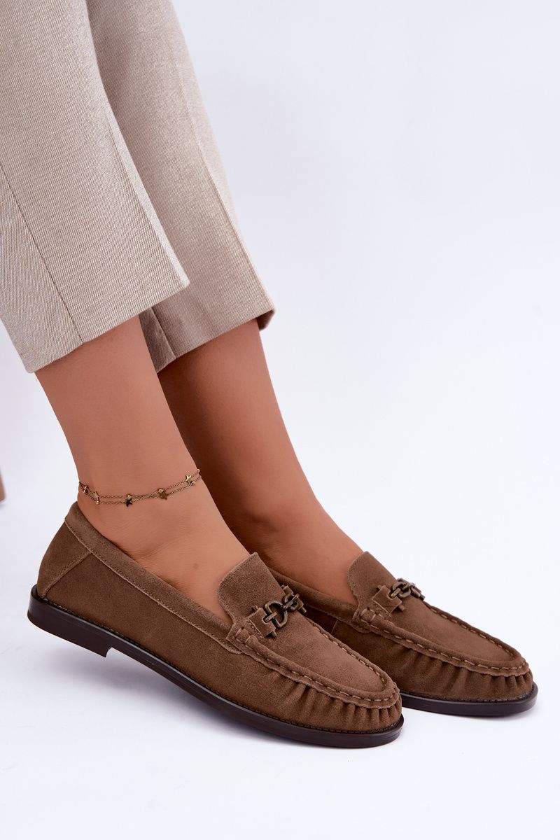 Veloursleder-Mokassin mit Raffung und Zierde, beige