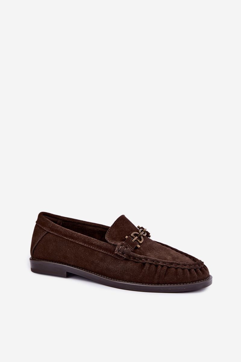 Veloursleder-Mokassin mit Zierde und Falten, braun