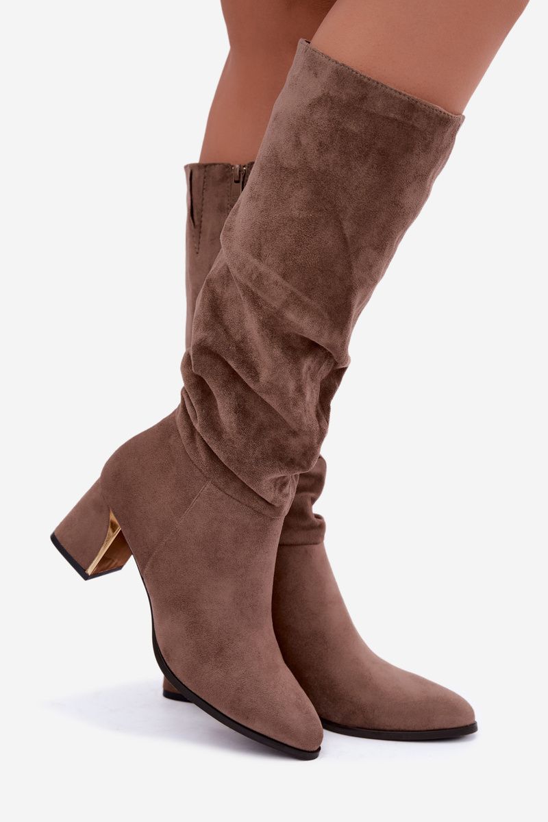 Beige gefütterte Stiefel mit Falten und Blockabsatz