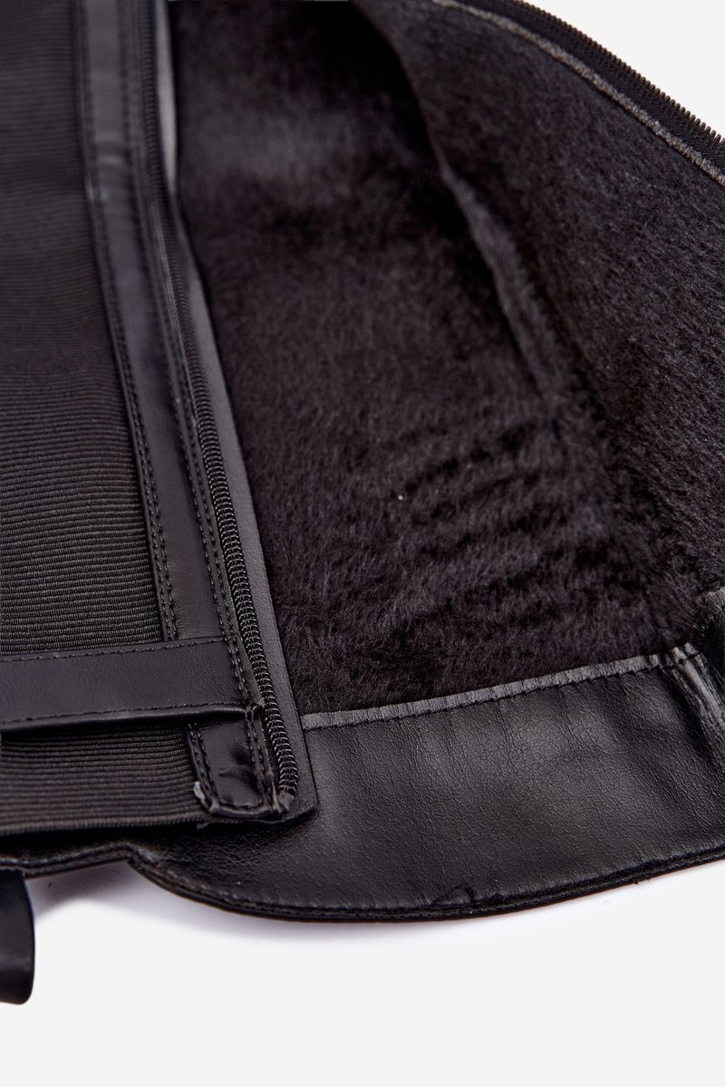 Gefütterte Stiefel mit Blockabsatz und Schnalle schwarz