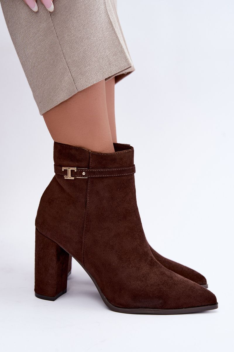 Stiefelette mit Blockabsatz und dekorativem Riemen, braun