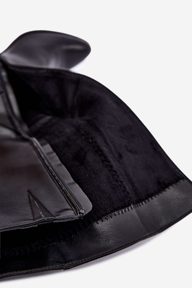 Gefütterte Stiefel mit Blockabsatz und Zierband, schwarz