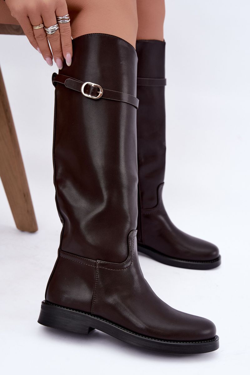 Stiefel mit flachem Absatz, Riemen und goldener Schnalle, braun