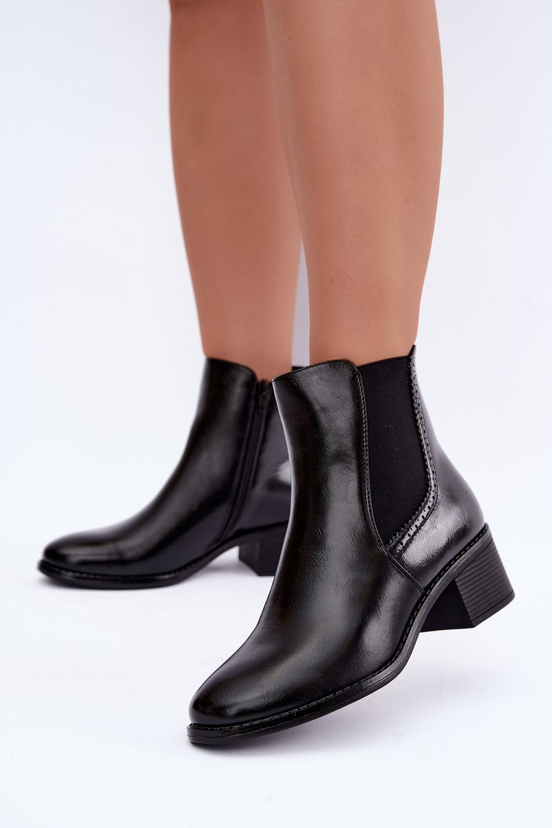 Schwarze Stiefelette aus Kunstleder mit Blockabsatz