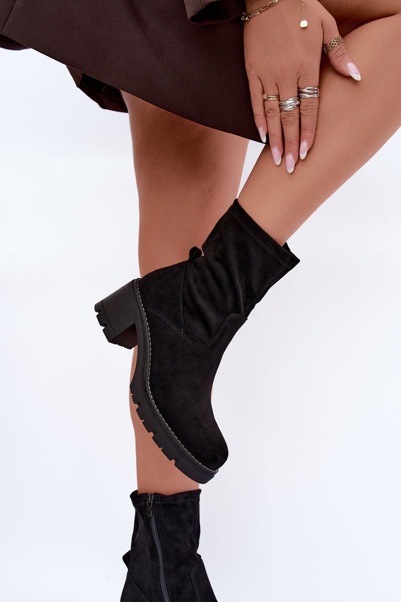 Schwarze Stiefelette aus Velourslederimitat mit Blockabsatz
