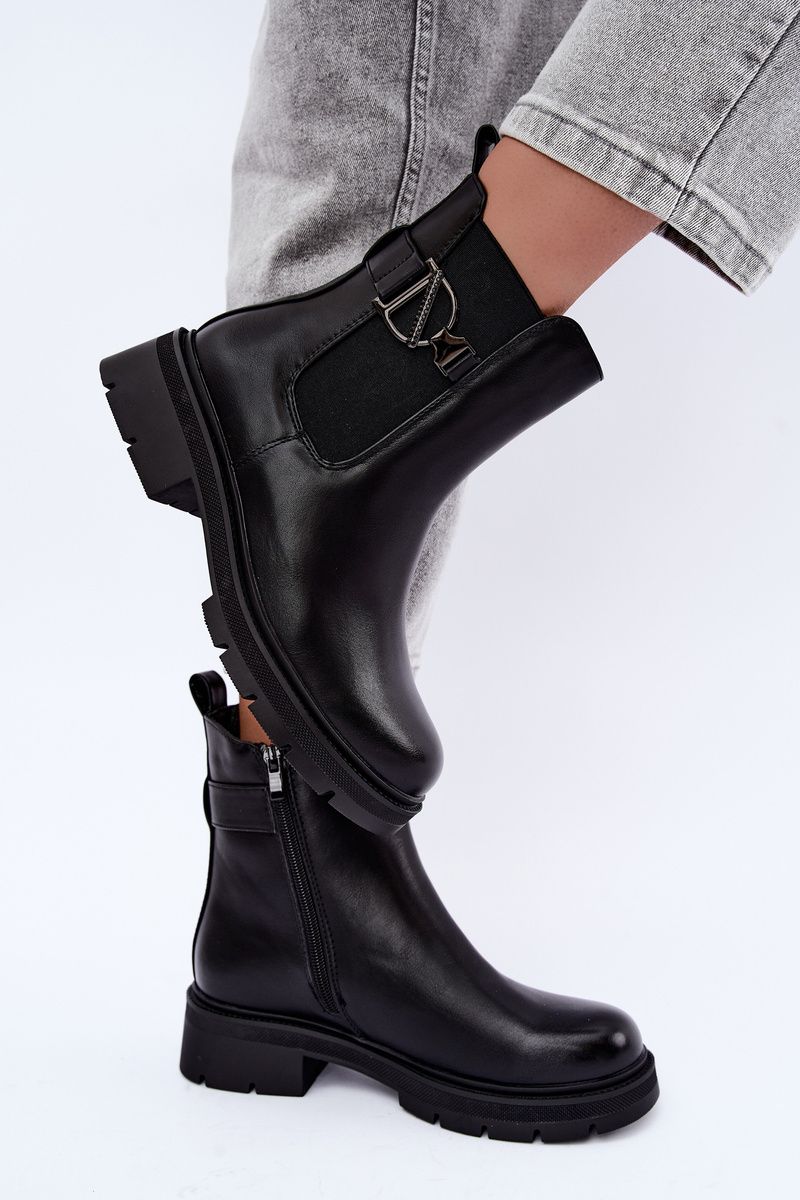 Gefütterte schwarze Stiefelette mit Zierde