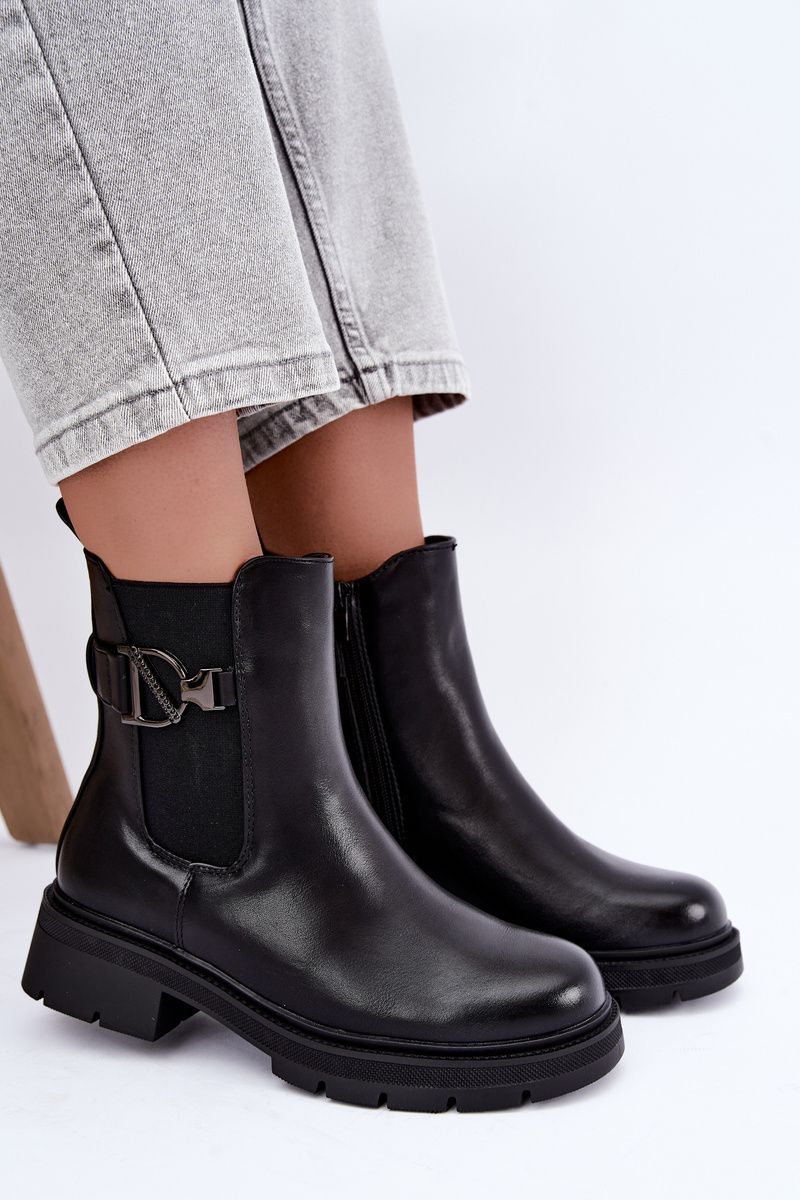 Gefütterte schwarze Stiefelette mit Zierde