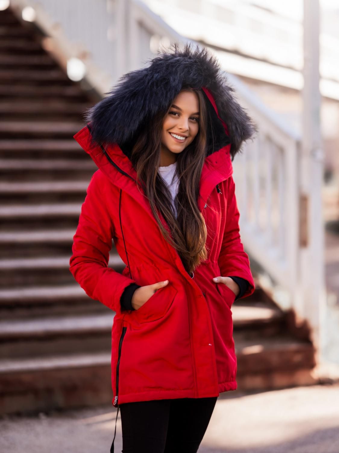 Winterjacke mit hohem Kragen rot