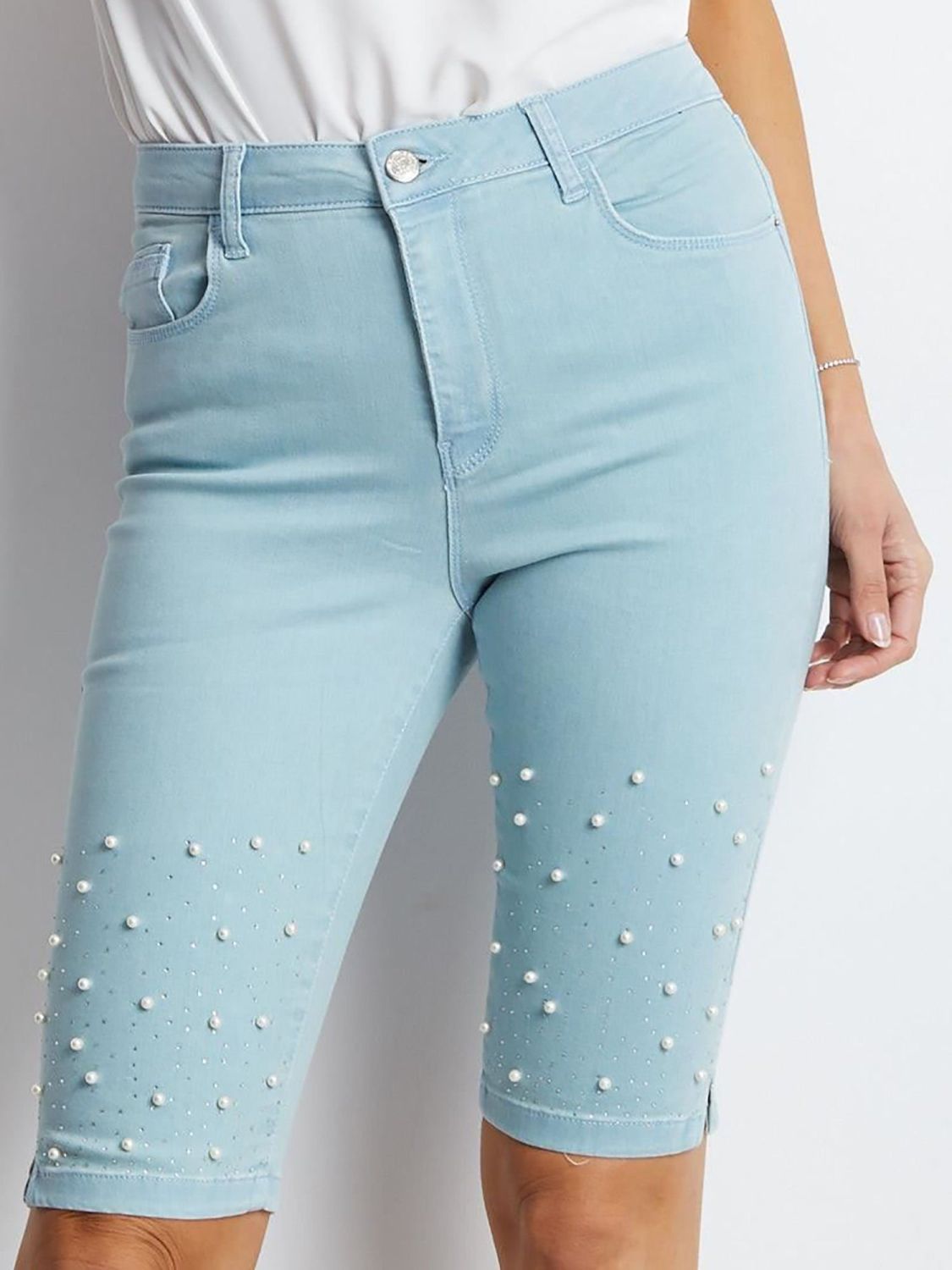 Mintfarbene Shorts mit Perlen