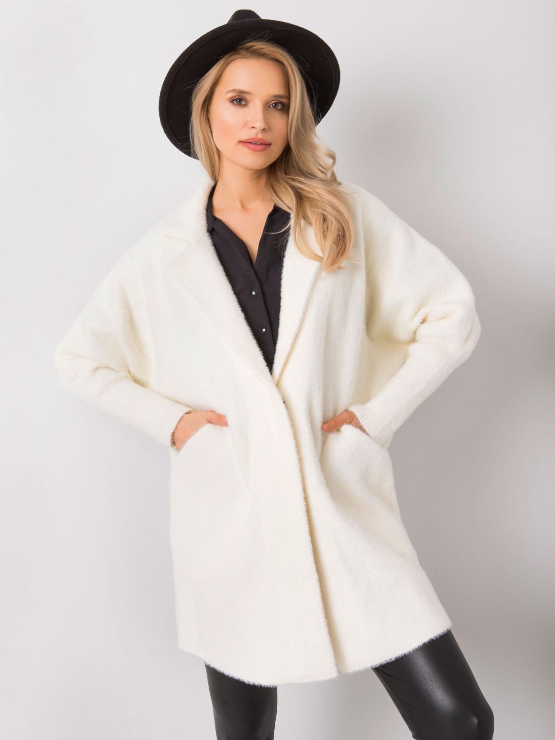 Ecru Alpaka Fluffy Mantel