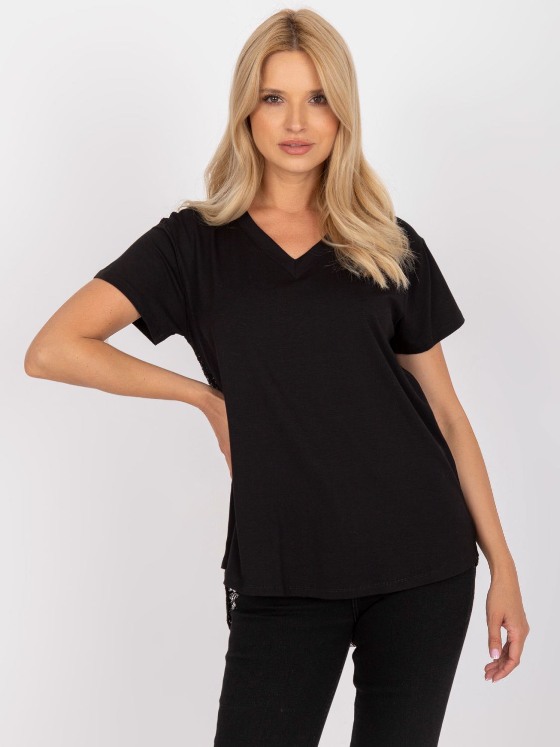 Stylische schwarze Bluse mit Spitze