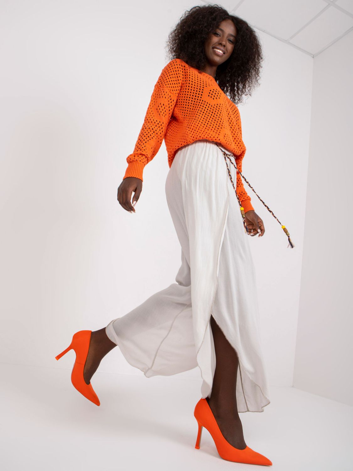 Stylische beige Hose mit hohem Bund