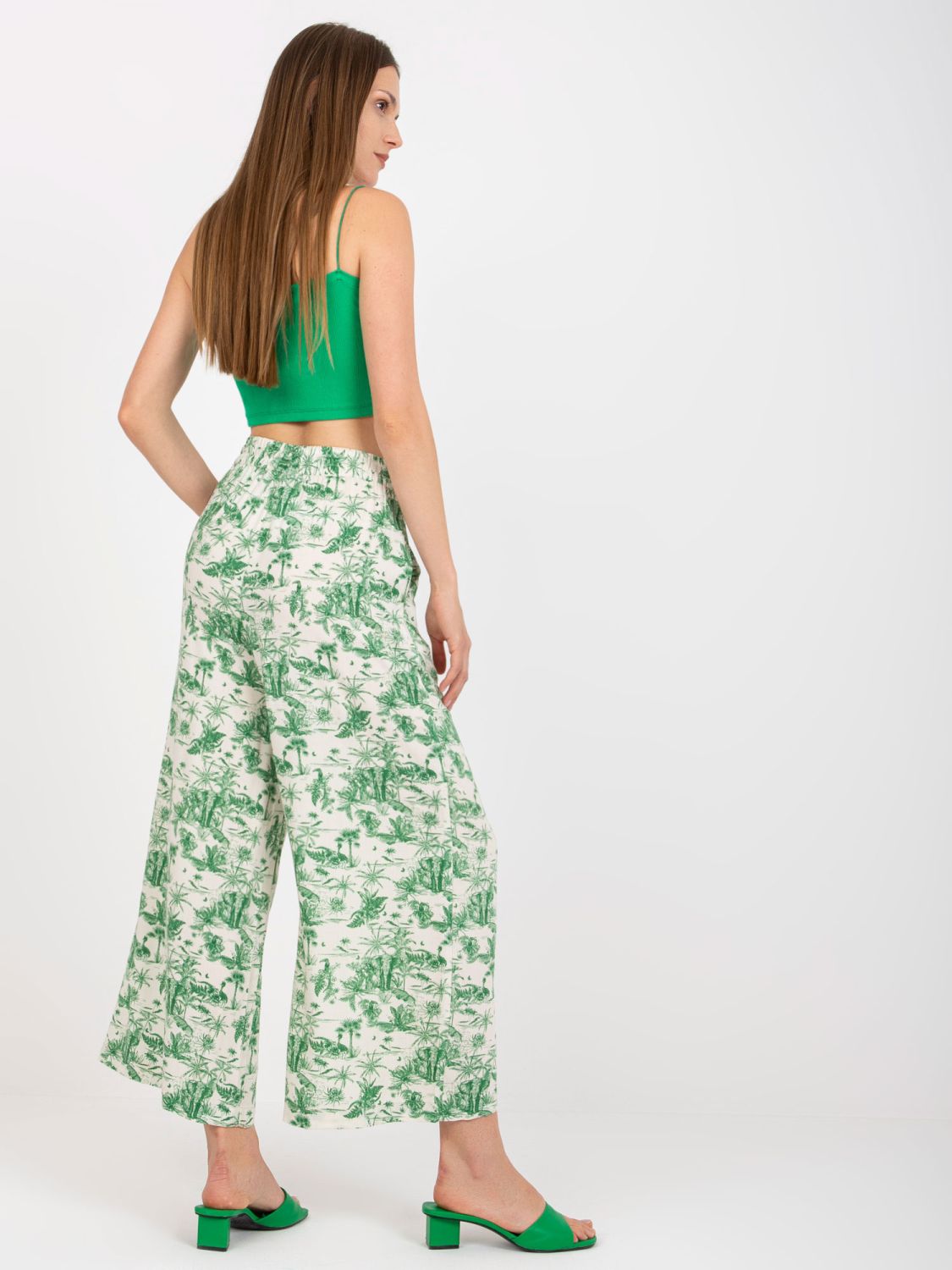 Stylische beige Hose mit hohem Bund