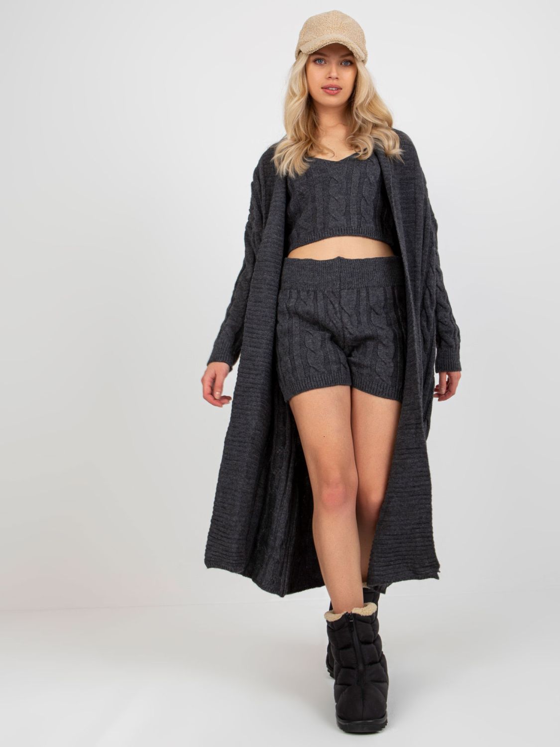 Dunkelgraues dreiteiliges Strickset mit Cardigan