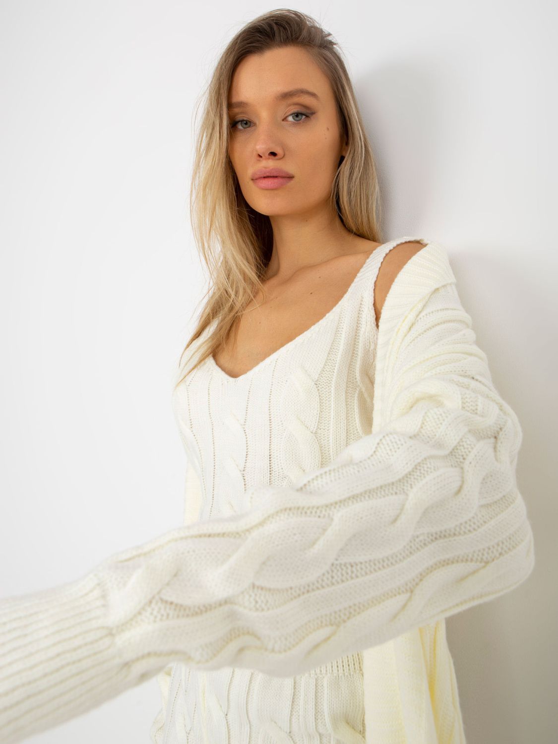 Ecru dreiteiliger Strickset mit Top und Shorts