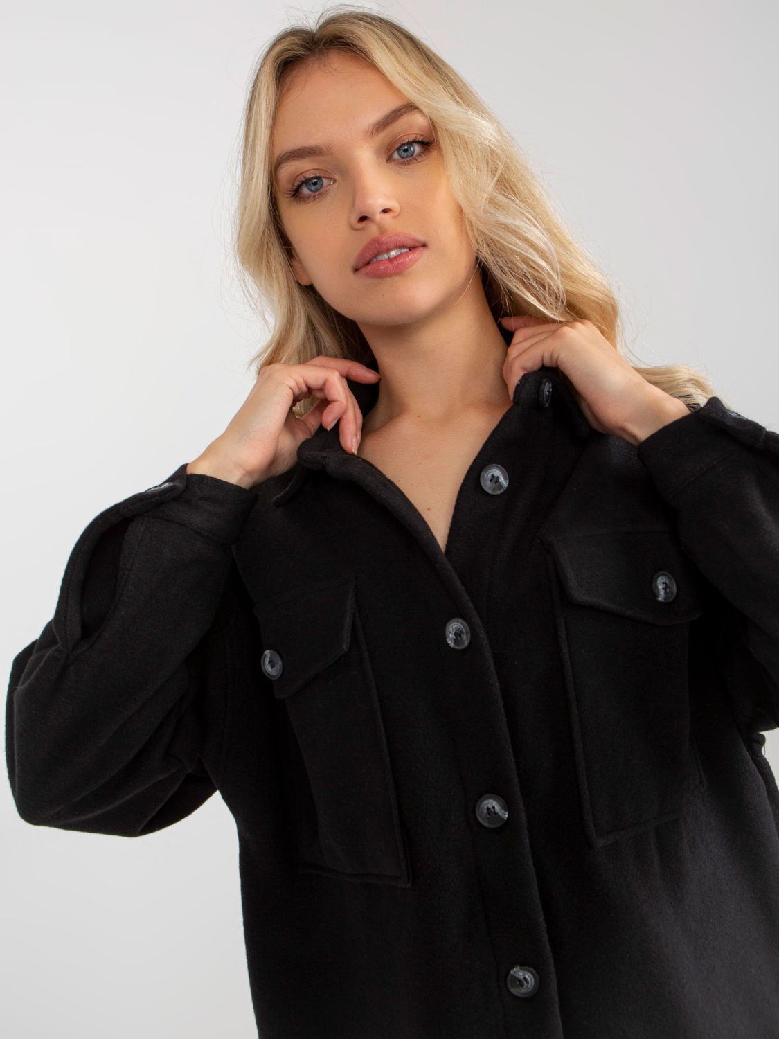 Schwarze Damenbluse mit Taschen
