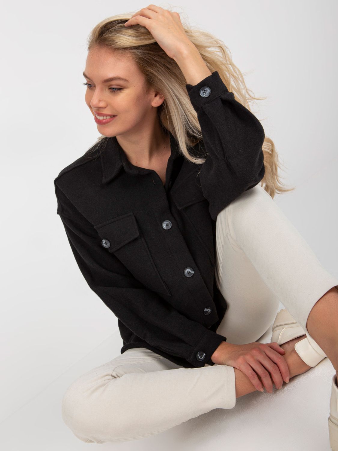 Schwarze Damenbluse mit Taschen