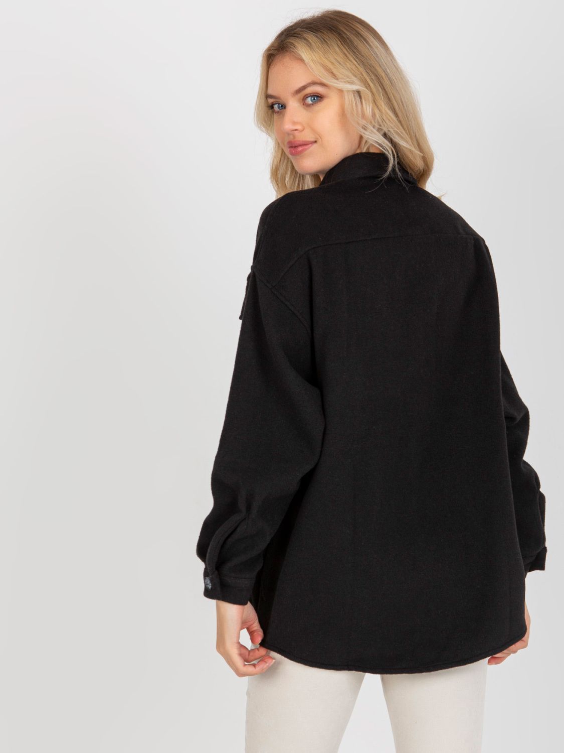 Schwarze Damenbluse mit Taschen