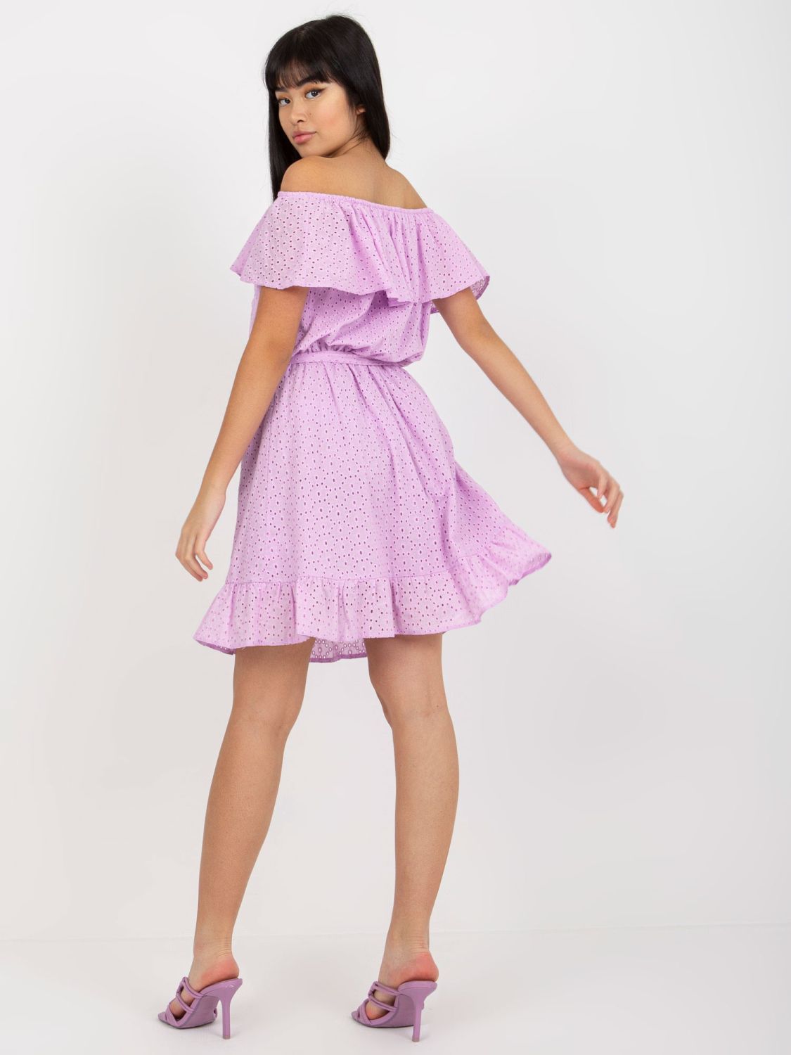 Helle lila Ajourkleid mit Volant