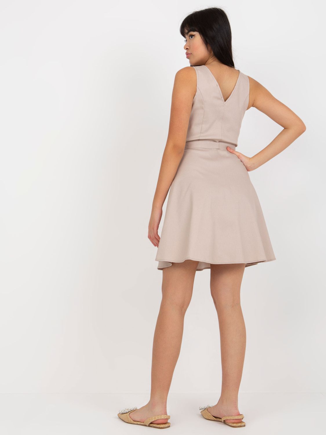 Beige ausgestellte Jeanskleid mit Knöpfen